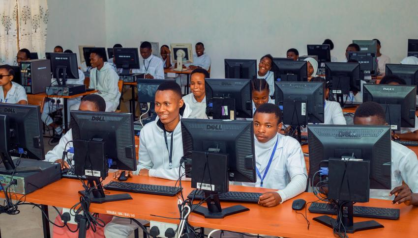Building digital skills in the computer lab.